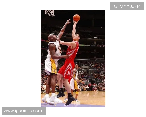 姚明与奥尼尔首次交锋的传奇对决与篮球历史的碰撞